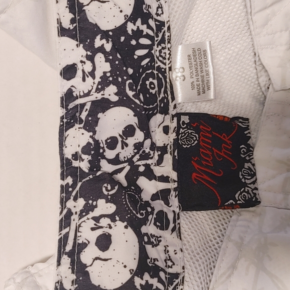 Miami Ink Grunge White Skull Graphic Shorts Size 38 - Picture 8 of 8